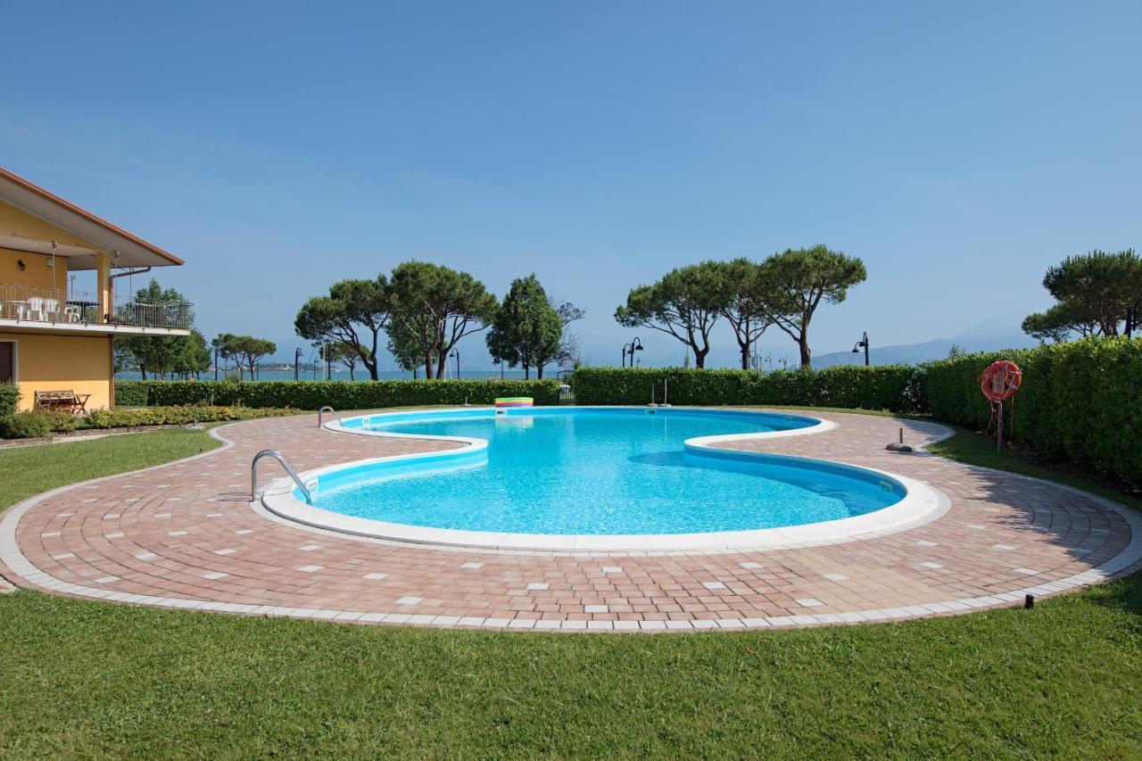 I Mosaici Apartments By Wonderful Italy Sirmione Exterior photo